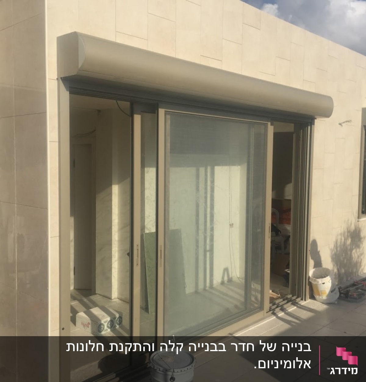 דלתות אלומיניום גדולות עם מסגרת זכוכית